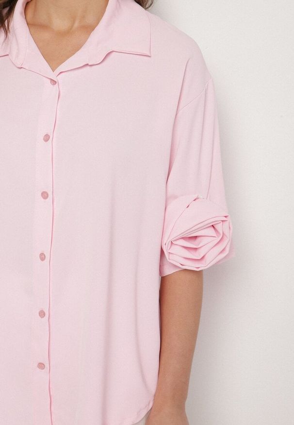 Born2be - Różowa Koszula z Aplikacjami Kwiatów 3D Tenemara. Okazja: na co dzień. Typ kołnierza: kołnierzyk klasyczny. Kolor: różowy. Materiał: jeans. Długość rękawa: długi rękaw. Długość: długie. Wzór: aplikacja, kwiaty. Styl: klasyczny, casual