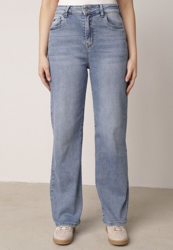 Born2be - Niebieskie Elastyczne Jeansy z Bawełną o Szerokim Kroju z Wysokim Stanem Yelovia. Okazja: na co dzień. Stan: podwyższony. Kolor: niebieski. Styl: casual