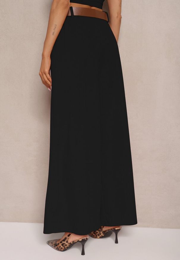 Renee - Czarne Spodnie o Szerokim Kroju High Waist Ozdobione Paskiem Rasalle. Okazja: na co dzień. Stan: podwyższony. Kolor: czarny. Wzór: aplikacja. Styl: casual, elegancki