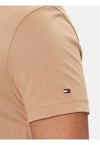 TOMMY HILFIGER - Tommy Hilfiger T-Shirt Logo MW0MW11797 Beżowy Regular Fit. Kolor: beżowy. Materiał: bawełna #5