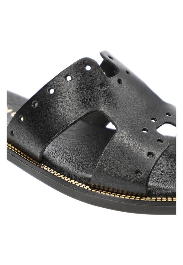 Czarne Klapki Armodo Modne Buty Damskie. Kolor: czarny. Sezon: lato. Obcas: na obcasie. Styl: klasyczny. Wysokość obcasa: niski