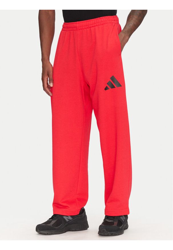 Adidas - adidas Spodnie dresowe Essentials JF3601 Czerwony Loose Fit. Kolor: czerwony. Materiał: bawełna