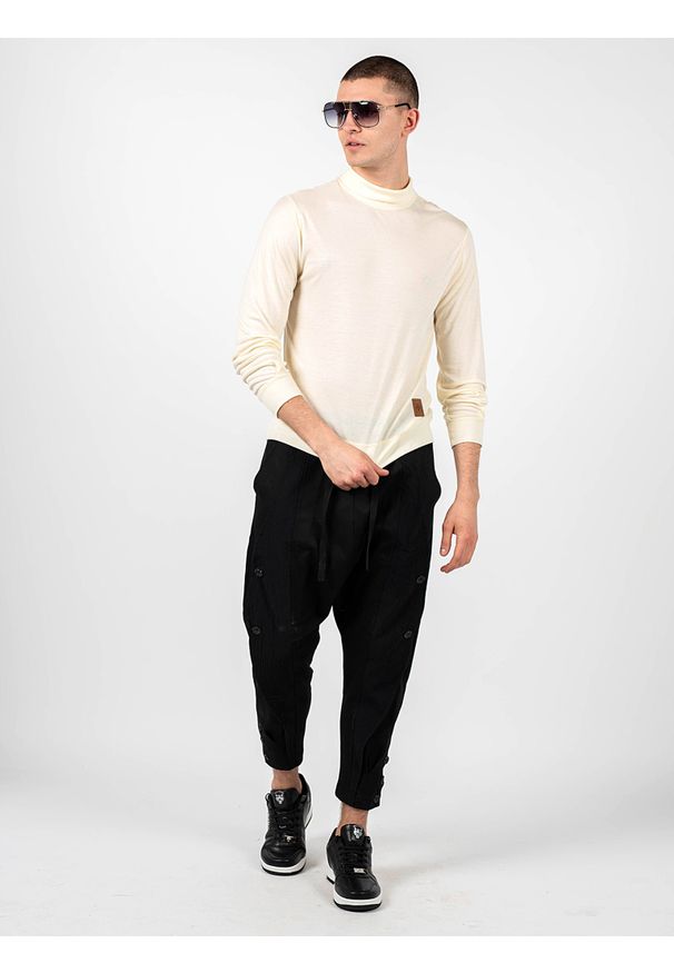 Bally Longsleeve "Turtle-Neck" | 6235776 | Mężczyzna | Żółty, Kremowy. Okazja: na co dzień. Typ kołnierza: golf. Kolor: żółty, kremowy, wielokolorowy. Materiał: lyocell, kaszmir. Długość rękawa: długi rękaw. Wzór: aplikacja. Styl: casual