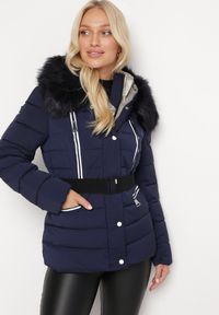 Born2be - Granatowa Kurtka Pikowana z Paskiem Hledde. Kolor: niebieski. Materiał: futro. Wzór: aplikacja. Styl: klasyczny #1