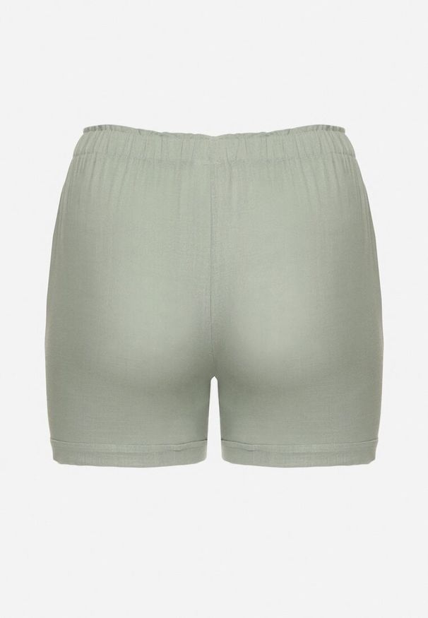 Born2be - Zielone Casualowe Szorty z Lnem z Gumką w Talii Filowena. Okazja: na co dzień. Kolekcja: plus size. Kolor: zielony. Materiał: len. Styl: casual
