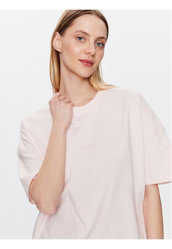 New Balance T-Shirt Athletics Nature WT23556 Różowy Relaxed Fit. Kolor: różowy. Materiał: bawełna