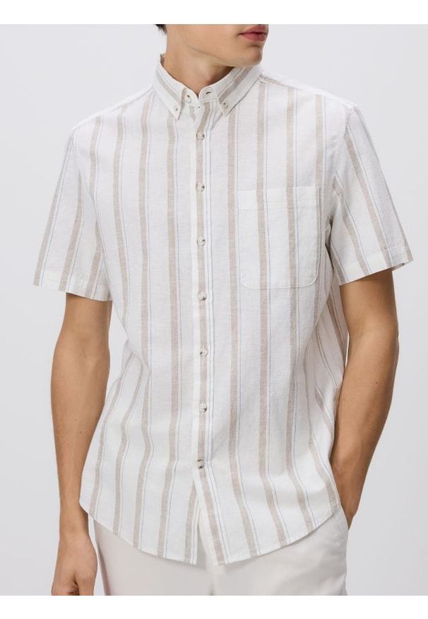 Reserved - Koszula regular z lnem - beżowy. Kolor: beżowy. Materiał: len