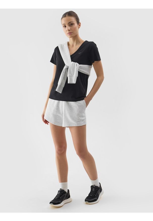 4f - 4F T-shirt gładki damski - czarny S. Okazja: na co dzień. Typ kołnierza: dekolt w serek. Kolor: czarny. Długość: krótkie. Wzór: gładki. Materiał: dzianina, jersey, bawełna. Długość rękawa: krótki rękaw. Sezon: lato. Styl: casual, sportowy