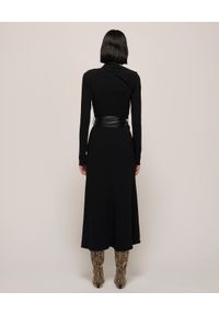 NANUSHKA - Czarna sukienka Clement. Kolor: czarny. Długość rękawa: długi rękaw. Wzór: aplikacja, motyw zwierzęcy, nadruk. Sezon: jesień. Typ sukienki: dopasowane #5