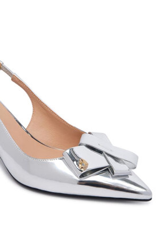 Love Moschino - LOVE MOSCHINO Czółenka JA10366G0OJE090B Srebrny. Kolor: srebrny. Materiał: skóra