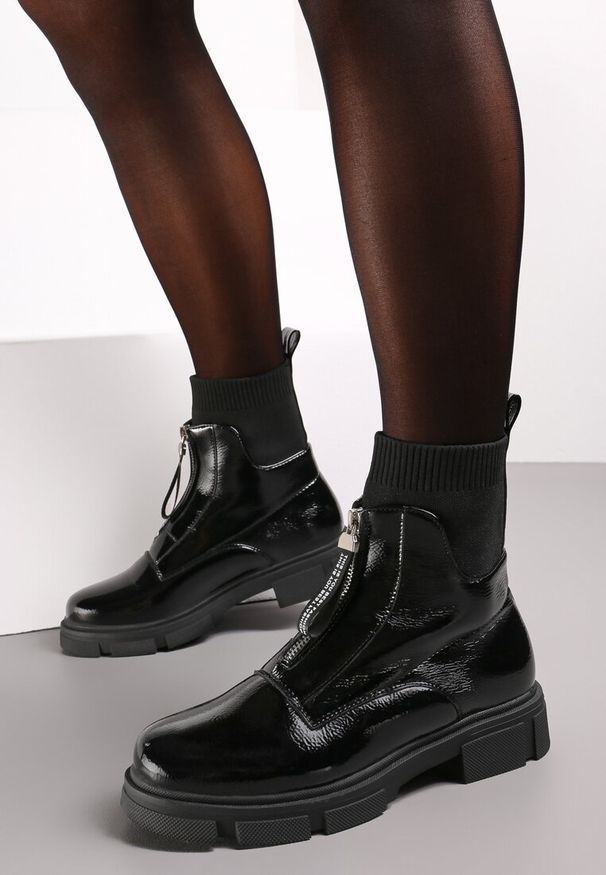 Born2be - Czarne Lakierowane Botki z Dzianinową Cholewką i Suwakiem z Przodu Raicela. Okazja: na co dzień. Kolor: czarny. Materiał: dzianina, lakier. Szerokość cholewki: normalna. Styl: elegancki, casual