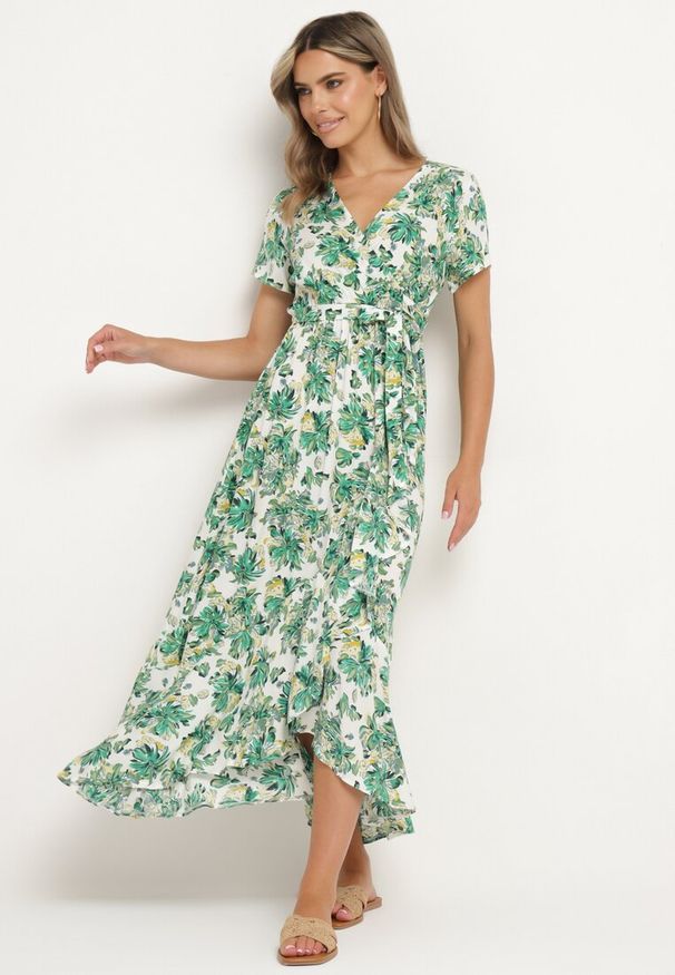 Born2be - Zielona Wiskozowa Sukienka o Rozkloszowanym Kroju z Gumką w Talii i Materiałowym Paskiem Vikletta. Kolor: zielony. Materiał: materiał, wiskoza. Długość rękawa: krótki rękaw. Typ sukienki: rozkloszowane. Styl: elegancki