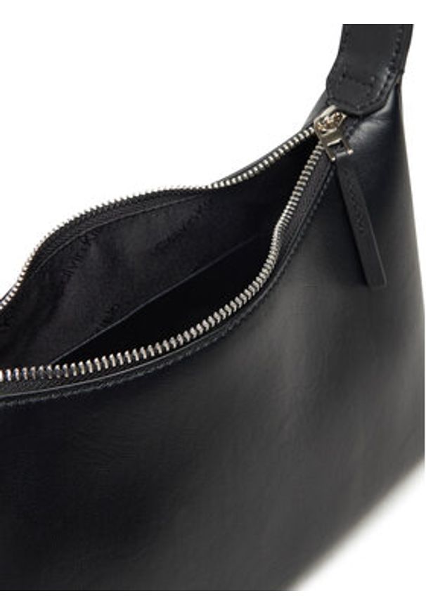 Calvin Klein Torebka Hardware Strap Medium Crossbody K60K613028 Czarny. Kolor: czarny. Materiał: skórzane