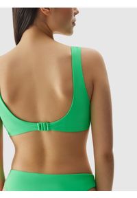 4f - Góra od bikini damska - zielona. Kolor: zielony. Materiał: materiał, syntetyk, włókno, elastan. Wzór: jednolity