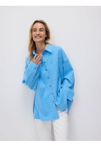 Reserved - Koszula oversize - jasnoniebieski. Kolor: niebieski. Materiał: tkanina, wiskoza #1