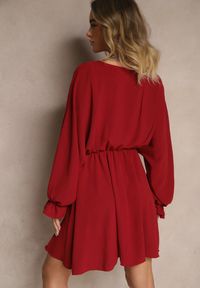 Renee - Bordowa Rozkloszowana Sukienka z Gumką w Talii i przy Mankietach Tesunela. Okazja: na co dzień. Kolor: czerwony. Styl: elegancki, casual #5