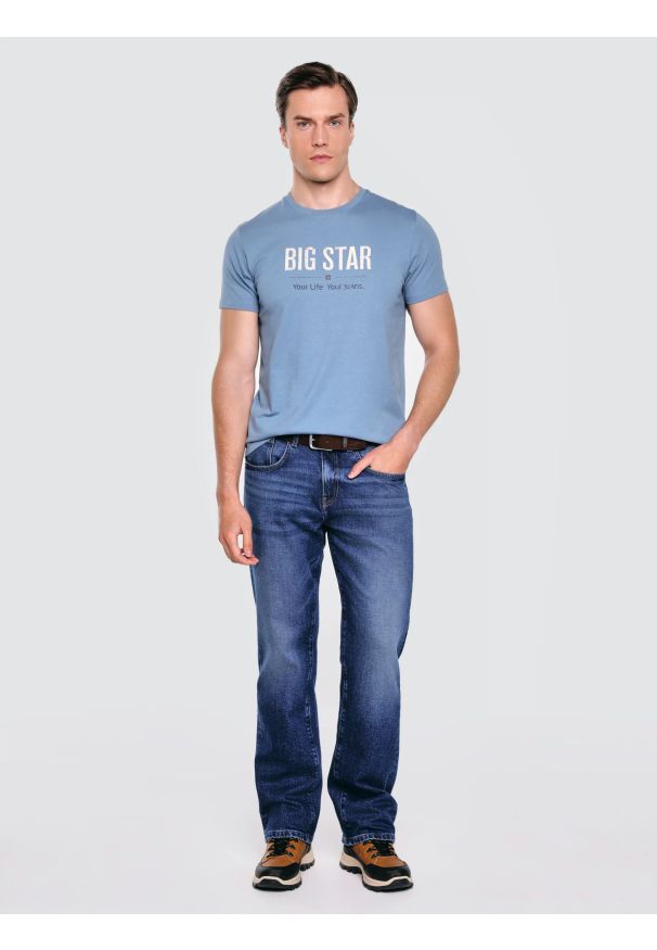 Big-Star - Koszulka męska o klasycznym kroju niebieska Bruno 400. Okazja: na co dzień. Kolor: niebieski. Materiał: bawełna, jeans. Długość rękawa: krótki rękaw. Długość: krótkie. Wzór: nadruk. Styl: klasyczny