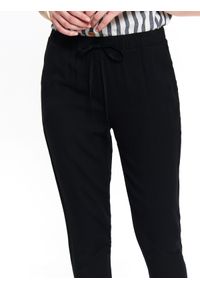 TOP SECRET - Tkaninowe spodnie damskie. Okazja: na co dzień. Kolor: czarny. Materiał: tkanina. Styl: casual #5