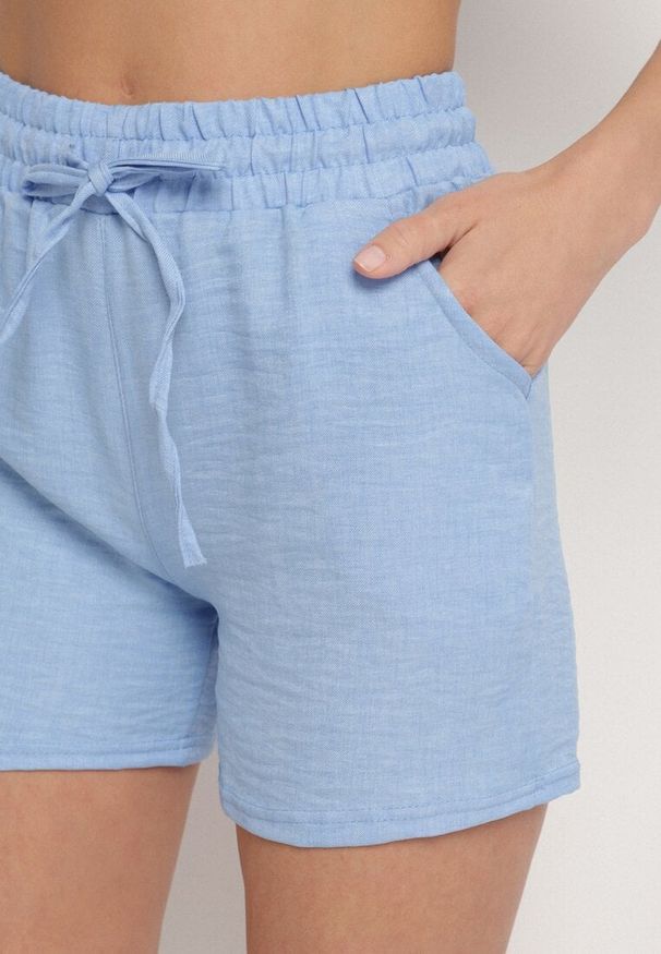 Born2be - Niebieskie Szorty Ozdobione Wiązaniem Liraine. Okazja: na co dzień. Kolor: niebieski. Wzór: aplikacja. Sezon: lato. Styl: casual