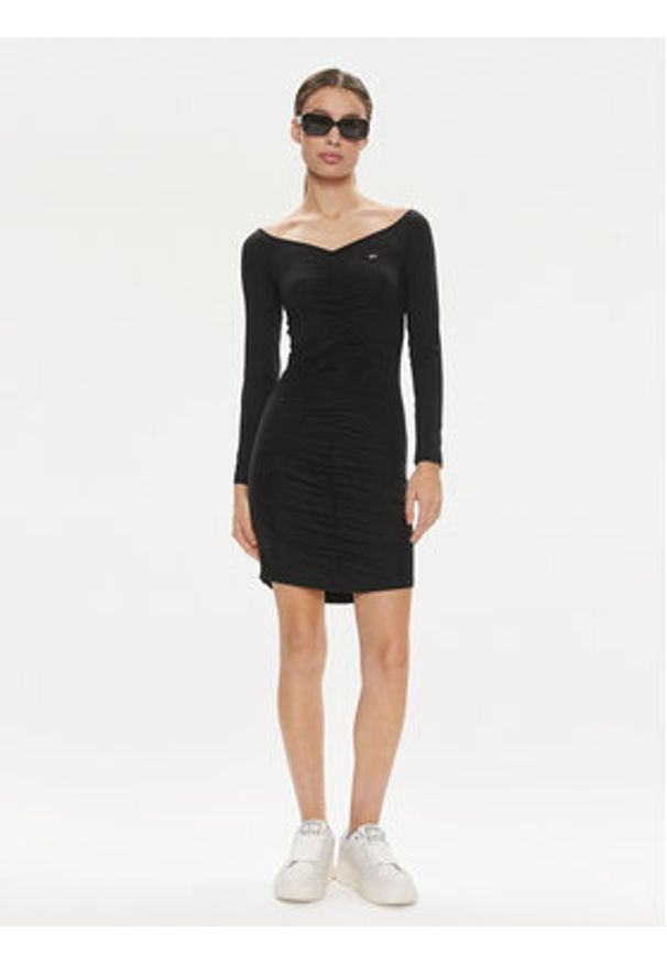 Tommy Jeans Sukienka codzienna DW0DW17939 Czarny Slim Fit. Okazja: na co dzień. Kolor: czarny. Materiał: wiskoza. Typ sukienki: proste. Styl: casual