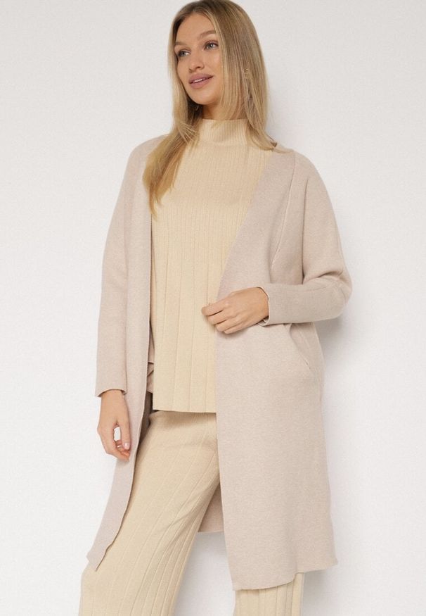 Born2be - Beżowy Klasyczny Niezapinany Kardigan Elitusa. Okazja: na co dzień. Kolor: beżowy. Materiał: jeans. Styl: klasyczny