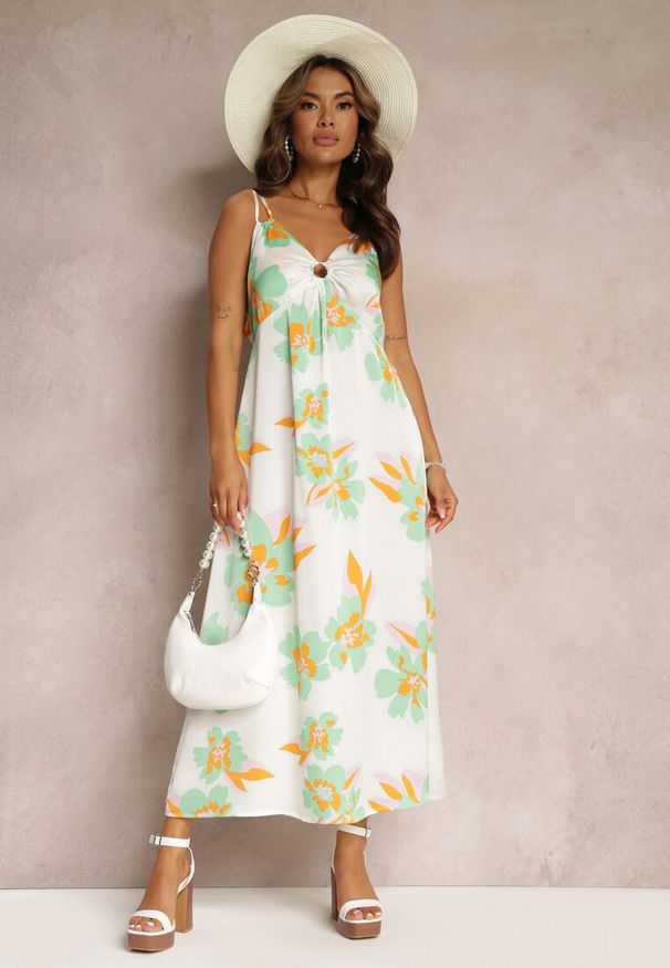 Renee - Biało-Zielona Satynowa Sukienka Maxi w Kwiaty ze Zdobieniem przy Dekolcie Benna. Kolor: biały. Materiał: satyna. Długość rękawa: na ramiączkach. Wzór: kwiaty, aplikacja. Długość: maxi