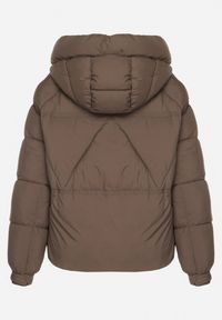 Born2be - Ciemnozielona Pikowana Kurtka Puffer z Kapturem i Kieszonką przy Rękawie Galieana. Okazja: na spacer. Typ kołnierza: kaptur. Kolor: beżowy. Materiał: jeans, dzianina. Styl: sportowy, elegancki #6