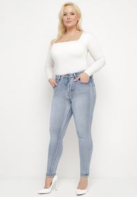 Born2be - Jasnoniebieskie Jeansy o Klasycznym Fasonie Skinny Nellavera. Kolekcja: plus size. Kolor: niebieski. Wzór: aplikacja. Styl: klasyczny