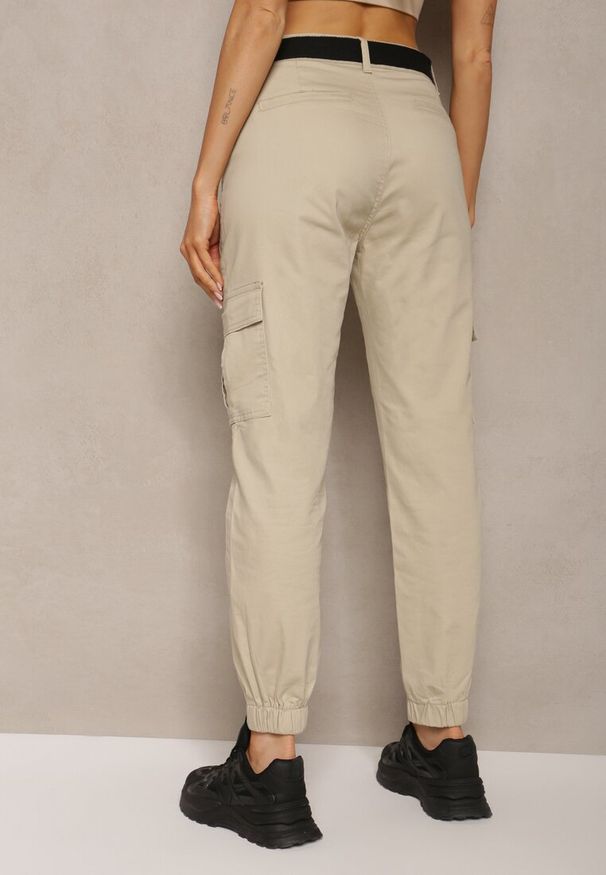 Renee - Beżowe Spodnie High Waist z Bawełny o Kroju Bojówek z Gumką na Nogawkach i PaskiemCitia. Stan: podwyższony. Kolor: beżowy. Materiał: bawełna. Styl: elegancki