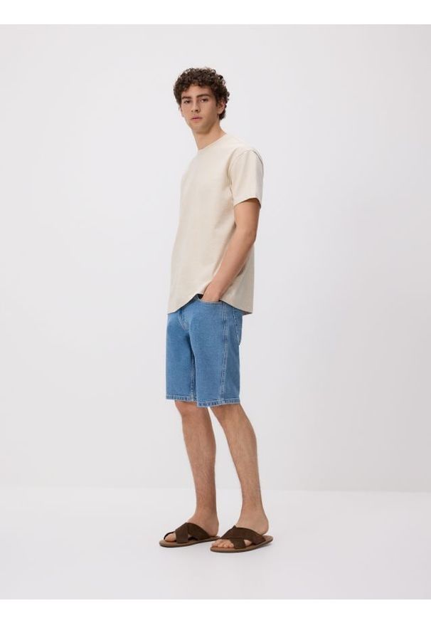 Reserved - Jeansowe szorty straight - niebieski. Kolor: niebieski. Materiał: jeans