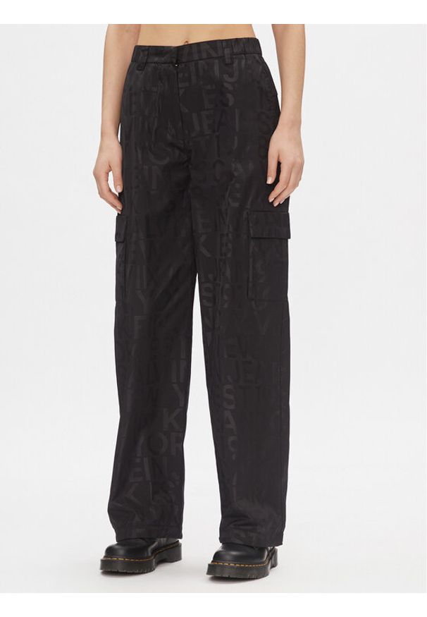 Calvin Klein Jeans Spodnie materiałowe Loose Logo Aop Cargo Pant J20J222596 Czarny Regular Fit. Kolor: czarny. Materiał: syntetyk