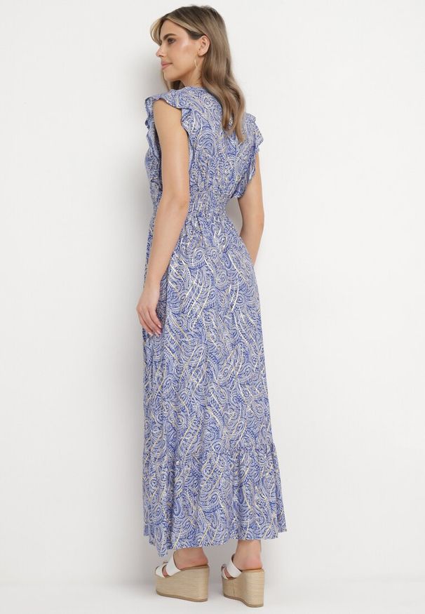 Born2be - Niebieska Bawełniana Sukienka z Metalicznym Nadrukiem z Gumkami w Pasie z Kopertowym Dekoltem Folia. Okazja: na spacer, na co dzień. Typ kołnierza: kołnierz z falbankami, dekolt kopertowy. Kolor: niebieski. Materiał: bawełna. Wzór: nadruk. Typ sukienki: kopertowe. Styl: casual, klasyczny