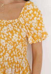 Born2be - Żółta Rozkloszowana Sukienka Maxi w Kwiaty Casceia. Kolor: żółty. Wzór: kwiaty. Długość: maxi #3