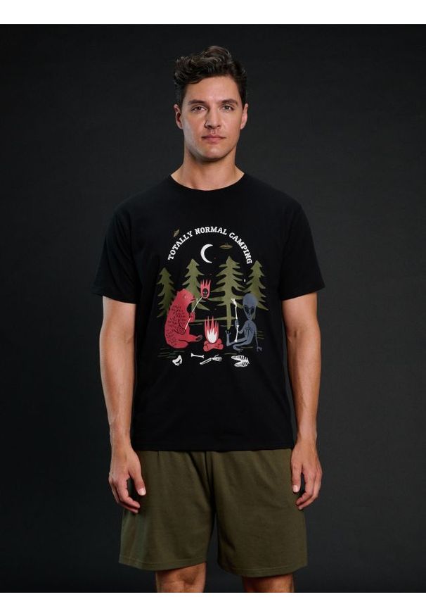 Sinsay - Bawełniana piżama z nadrukiem i kieszeniami - wielobarwny. Materiał: bawełna. Wzór: nadruk