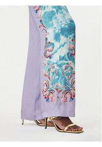 Versace Jeans Couture Spodnie materiałowe 80HAA1P2 NS830 Fioletowy jasny Regular Fit. Kolor: fioletowy. Materiał: wiskoza #2