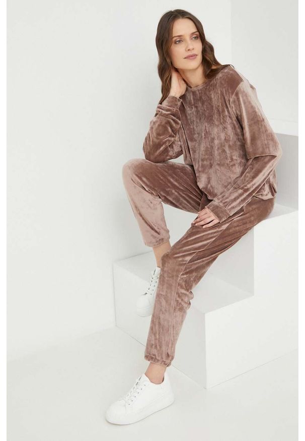 Answear Lab dres damski kolor beżowy. Kolor: beżowy. Materiał: dresówka
