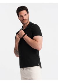 Ombre Clothing - Jednokolorowa koszulka męska polo BASIC z dzianiny pique - czarna V1 - Rozmiar: 3XL. Okazja: na co dzień. Typ kołnierza: polo. Kolor: czarny. Materiał: dzianina. Wzór: haft, aplikacja, jednolity. Styl: sportowy, wizytowy, casual #8