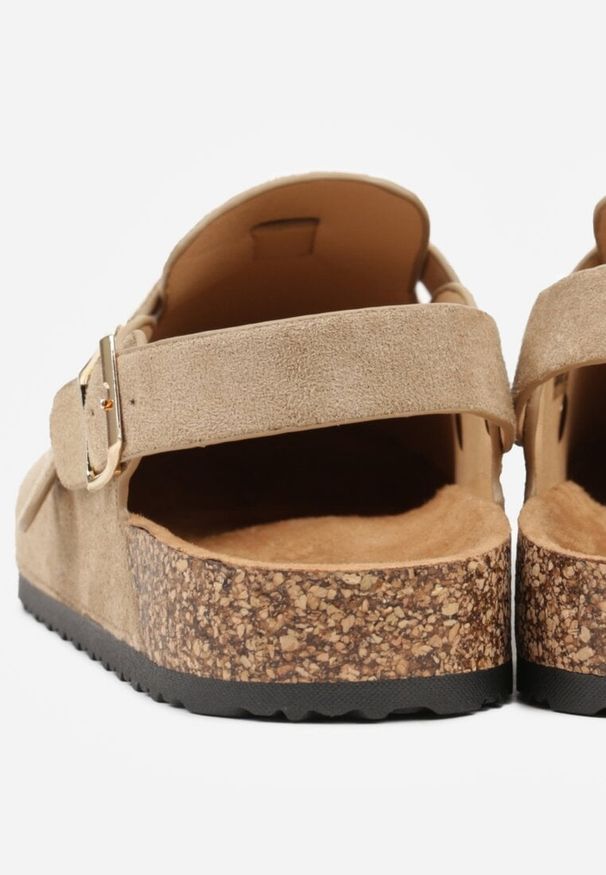 Renee - Ciemnobeżowe Sandały Typu Chodaki z Klamrami Silvermore. Okazja: na co dzień. Zapięcie: klamry. Kolor: beżowy. Materiał: jeans. Styl: street, casual