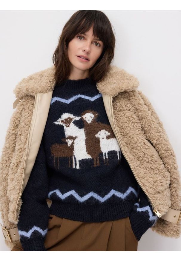 Reserved - Sweter ze wzorem - granatowy. Kolor: niebieski. Materiał: dzianina, wełna