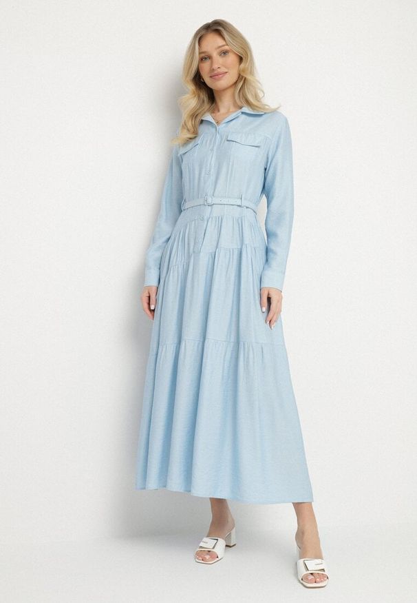 Born2be - Niebieska Wiskozowa Sukienka Ozdobiona Paskiem i Guzikami Ronitte. Okazja: na co dzień. Kolor: niebieski. Materiał: wiskoza. Wzór: aplikacja. Sezon: wiosna, lato. Styl: klasyczny, casual, elegancki
