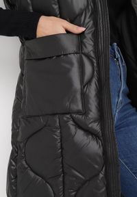 Born2be - Czarna Pikowana Kamizelka z Kapturem i Kieszeniami Kress. Typ kołnierza: kaptur. Kolor: czarny #2