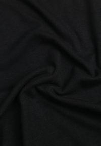 Born2be - Czarny Dopasowany T-shirt z Wiskozy z Golfem Isovera. Okazja: do pracy, na spotkanie biznesowe. Typ kołnierza: golf. Kolor: czarny. Materiał: wiskoza. Długość rękawa: krótki rękaw. Długość: krótkie. Wzór: aplikacja. Styl: elegancki, biznesowy #3