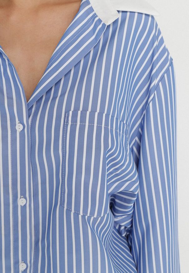 Born2be - Niebieska Koszula w Paski z Kontrastowymi Mankietami i Kołnierzykiem Zarona. Okazja: na co dzień. Typ kołnierza: kołnierzyk klasyczny. Kolor: niebieski. Materiał: jeans. Wzór: paski. Styl: elegancki, casual, klasyczny