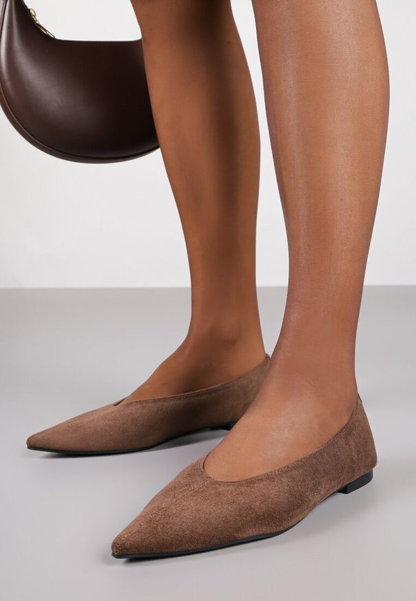 Born2be - Brązowe Balerinki Vices ze Szpiczastym Noskiem Cariette. Okazja: na co dzień. Nosek buta: szpiczasty. Kolor: brązowy. Styl: wizytowy, casual, elegancki