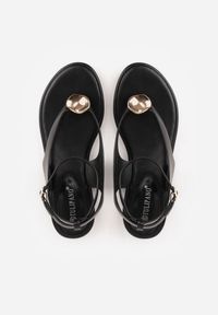 Renee - Czarne Sandały Japonki z Metaliczną Ozdobą Vikisima. Okazja: na co dzień. Zapięcie: sprzączka. Kolor: czarny. Wzór: aplikacja. Sezon: lato. Styl: casual #2