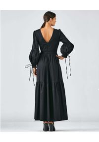 CASTELLANI - Czarna sukienka maxi z bufiastymi rękawami. Typ kołnierza: dekolt w kształcie V. Kolor: czarny. Materiał: bawełna. Długość: maxi #3