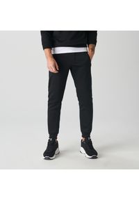 Sinsay - Spodnie dresowe jogger - Czarny. Kolor: czarny. Materiał: dresówka #1