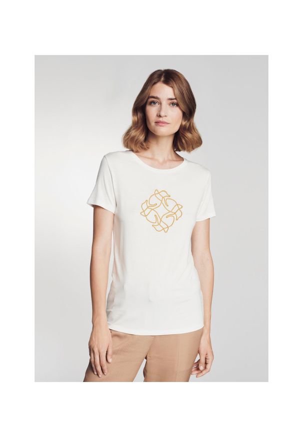 Ochnik - Kremowy T-shirt damski z wilgą. Kolor: biały. Materiał: wiskoza. Wzór: aplikacja