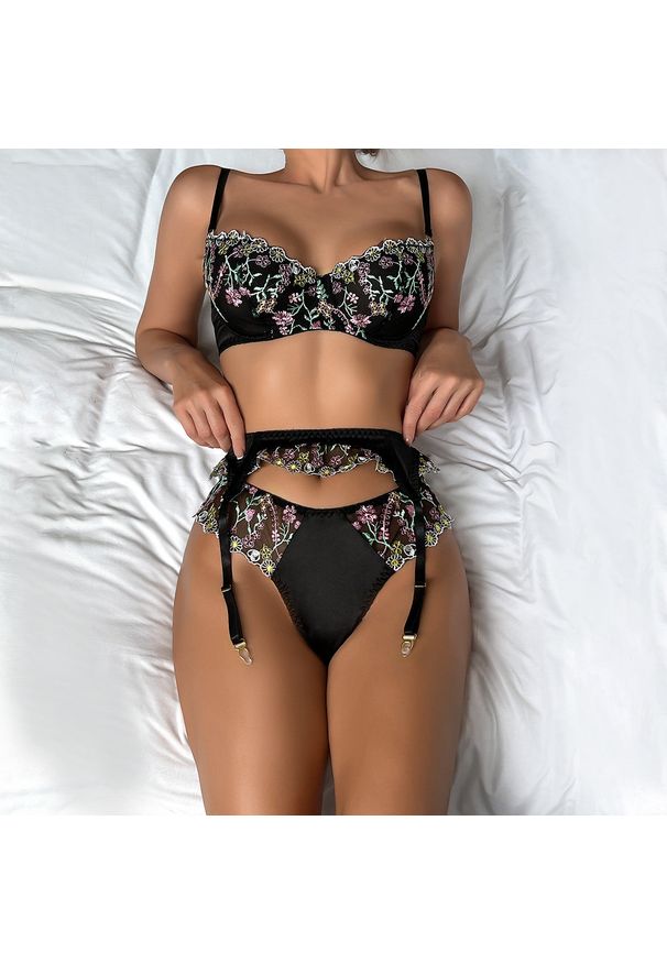 Intica - Komplet bielizny z wyszywanymi detalami Gesche. Kolor: czarny. Materiał: tkanina