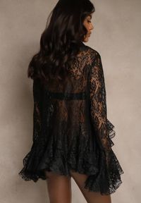 Renee - Czarna Koszula z Koronki z Falbankami Ezifina. Typ kołnierza: kołnierz z falbankami. Kolor: czarny. Materiał: koronka. Długość rękawa: długi rękaw. Długość: długie. Wzór: koronka. Styl: elegancki, klasyczny #4